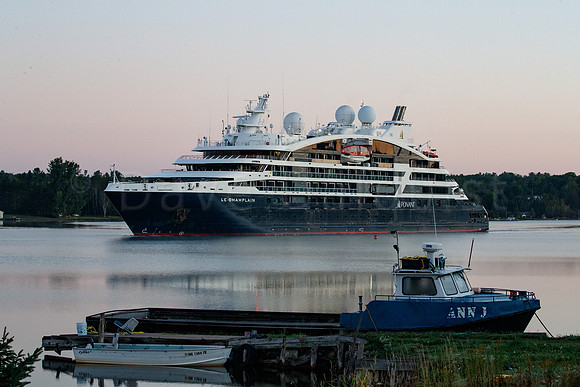 Tour Ship Le Champlain